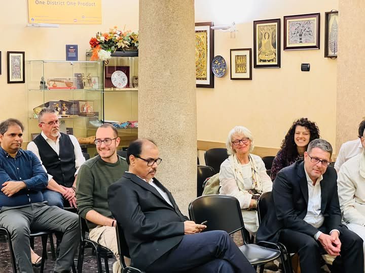On April 23, 2026, the Consulate of India organized an interactive session with various yoga associations in Milan to discuss the upcoming International Day of Yoga, which will take place in June 2026. On this occasion, the participating associations also shared details about their activities and the programs planned for the rest of the year.