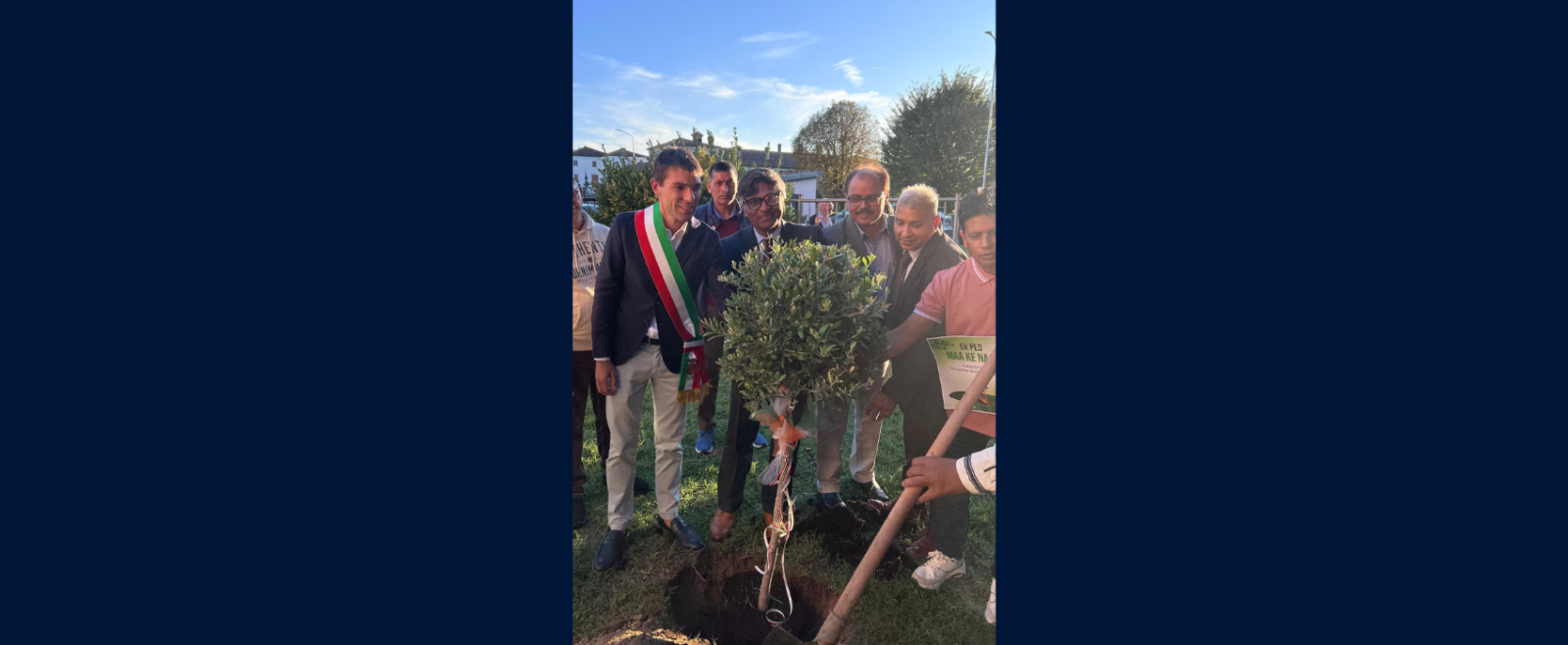As part of the #EkPedMaaKeNaam initiative, an olive tree sapling was jointly planted by CG Mr. Lavanya Kumar& the Hon’ble Mayor of Orio Litta commune Mr Alessandro Ciusani on 28 September 2025.