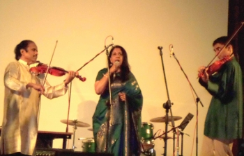 Grand Musical Concert with Maestro L Subramaniam , Ambi Subramaniam, Kavita Krishnamurthy ,Bindu Subramaniam e Troupe