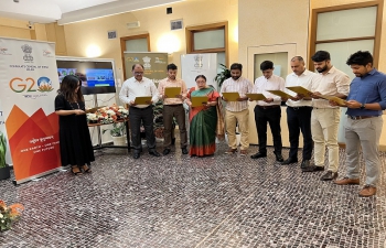 To commemorate the #MeriMaatiMeraDesh campaign, CG administered the Panch Pran pledge to officials of Consulate General of India, Milan. Consulate also inaugurated an exhibition on “Partition Horrors Remembrance Day” in its Chancery premises
